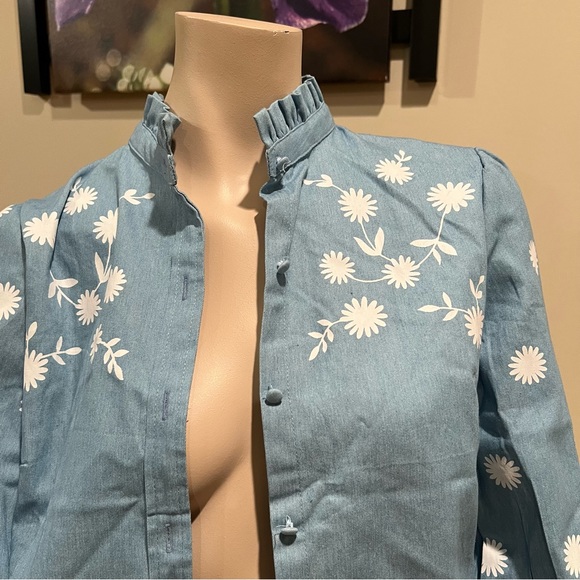 19.Simplee light blue button down shirt w white floral details brand new size S - Picture 4 of 11